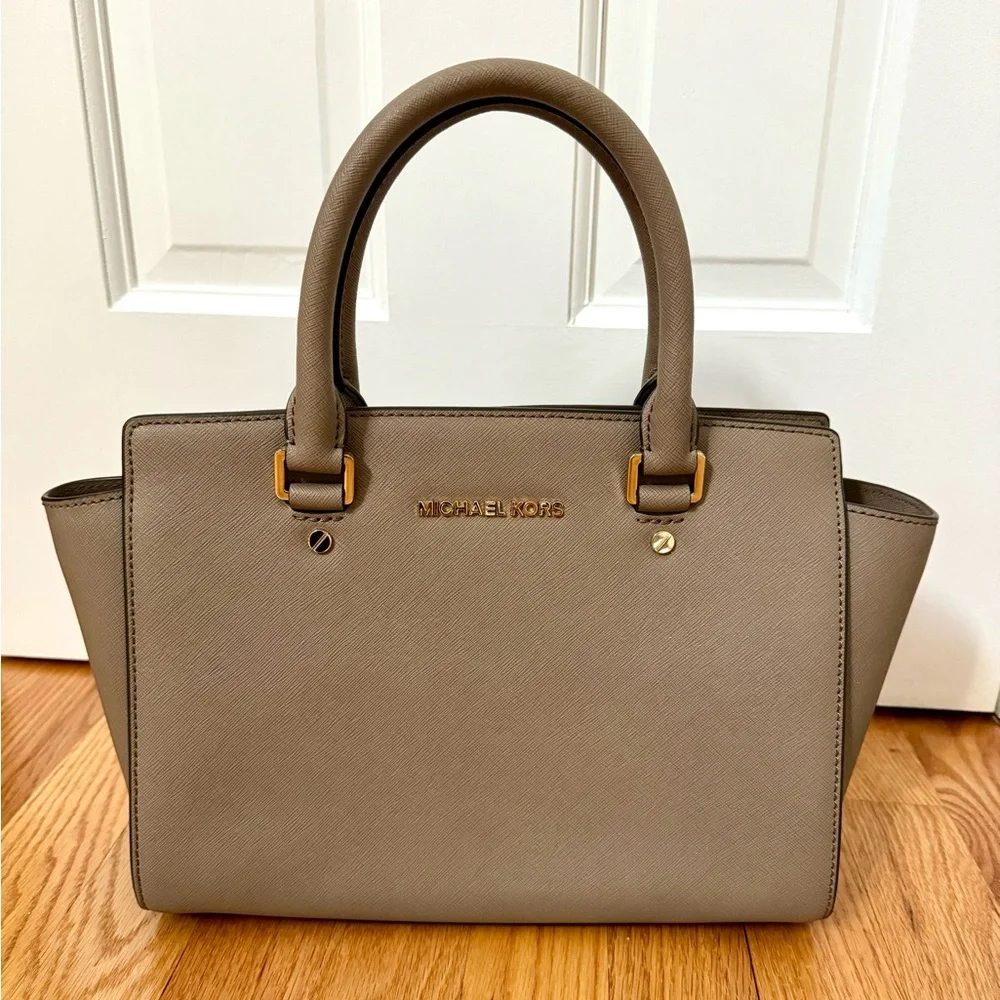Michael Kors Medium Satchel Purse - Picture 1 of 4